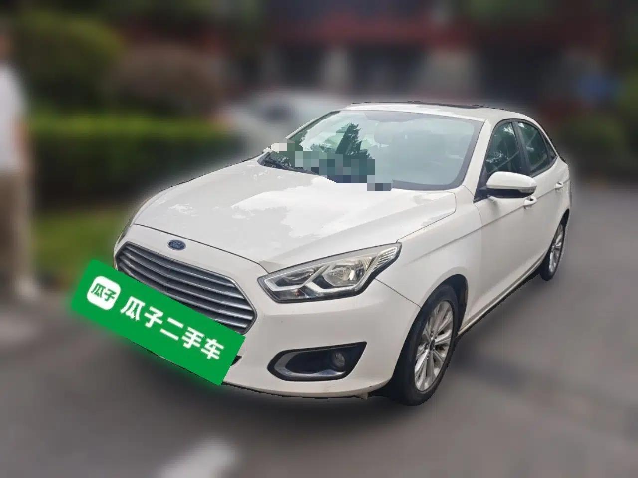 Ford Escort 2015 1.5L Automatic Fashion Model — миниатюра 1