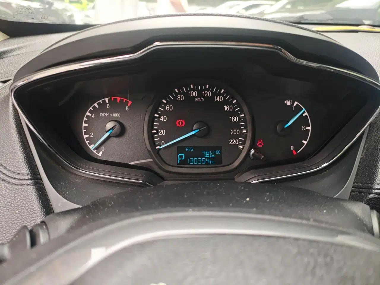 Ford Escort 2015 1.5L Automatic Fashion Model — миниатюра 11