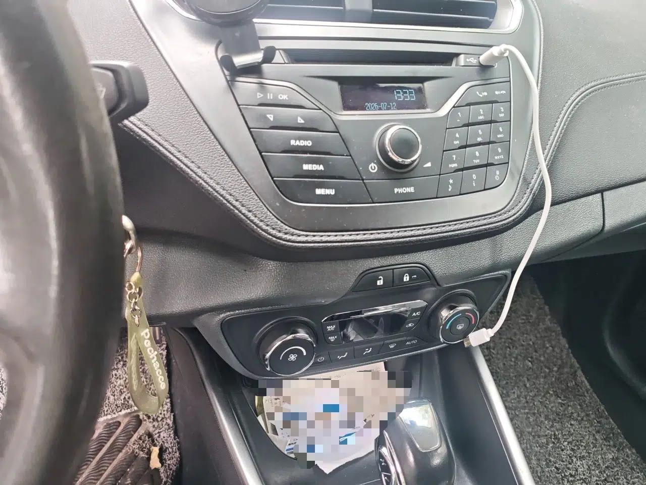 Ford Escort 2015 1.5L Automatic Fashion Model — миниатюра 13