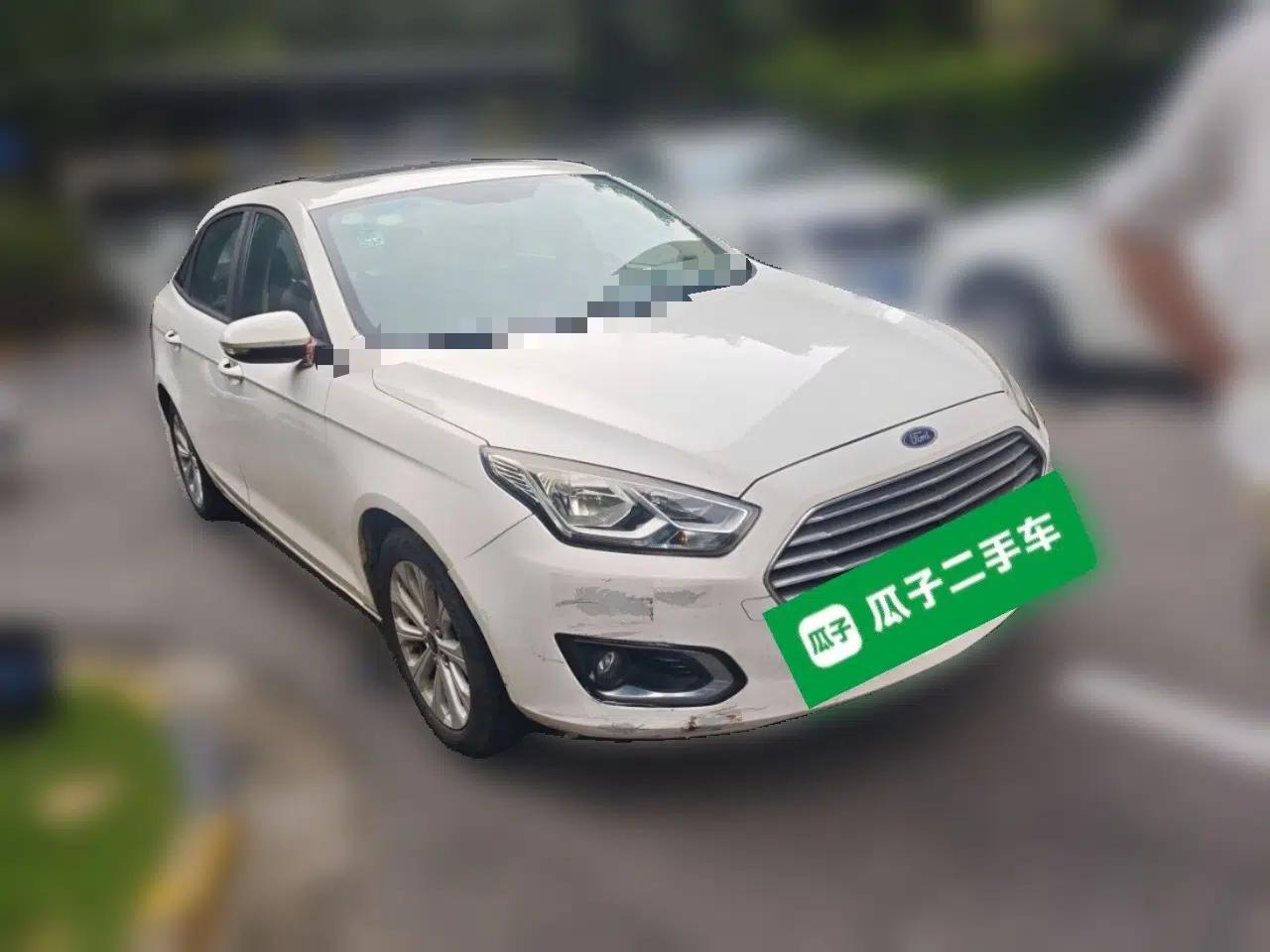 Ford Escort 2015 1.5L Automatic Fashion Model — миниатюра 3