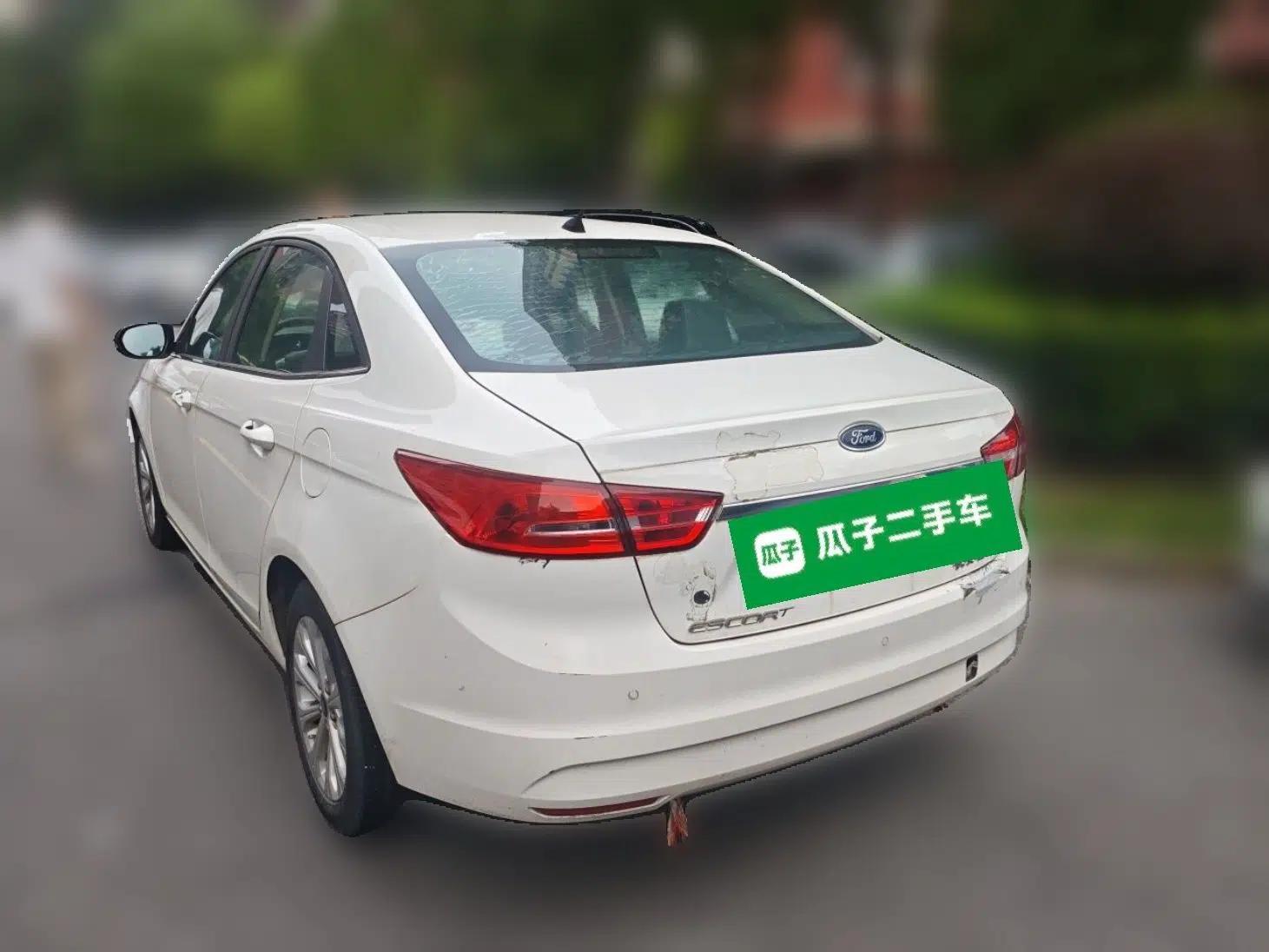 Ford Escort 2015 1.5L Automatic Fashion Model — миниатюра 4
