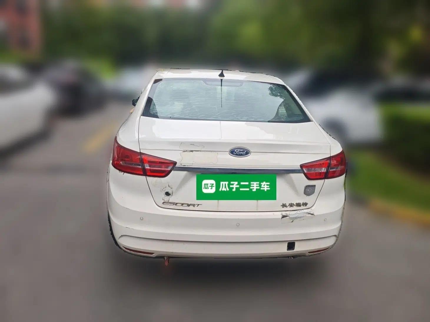 Ford Escort 2015 1.5L Automatic Fashion Model — миниатюра 5