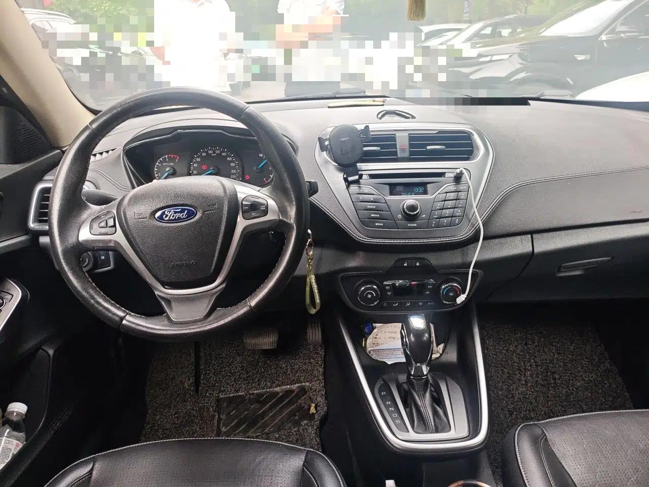 Ford Escort 2015 1.5L Automatic Fashion Model — миниатюра 9
