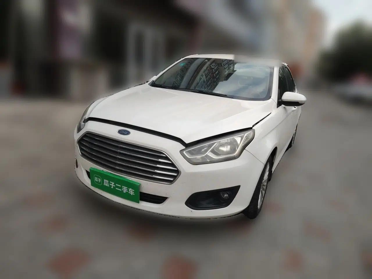 Ford Escort 2015 1.5L Manual Comfort Model — миниатюра 1