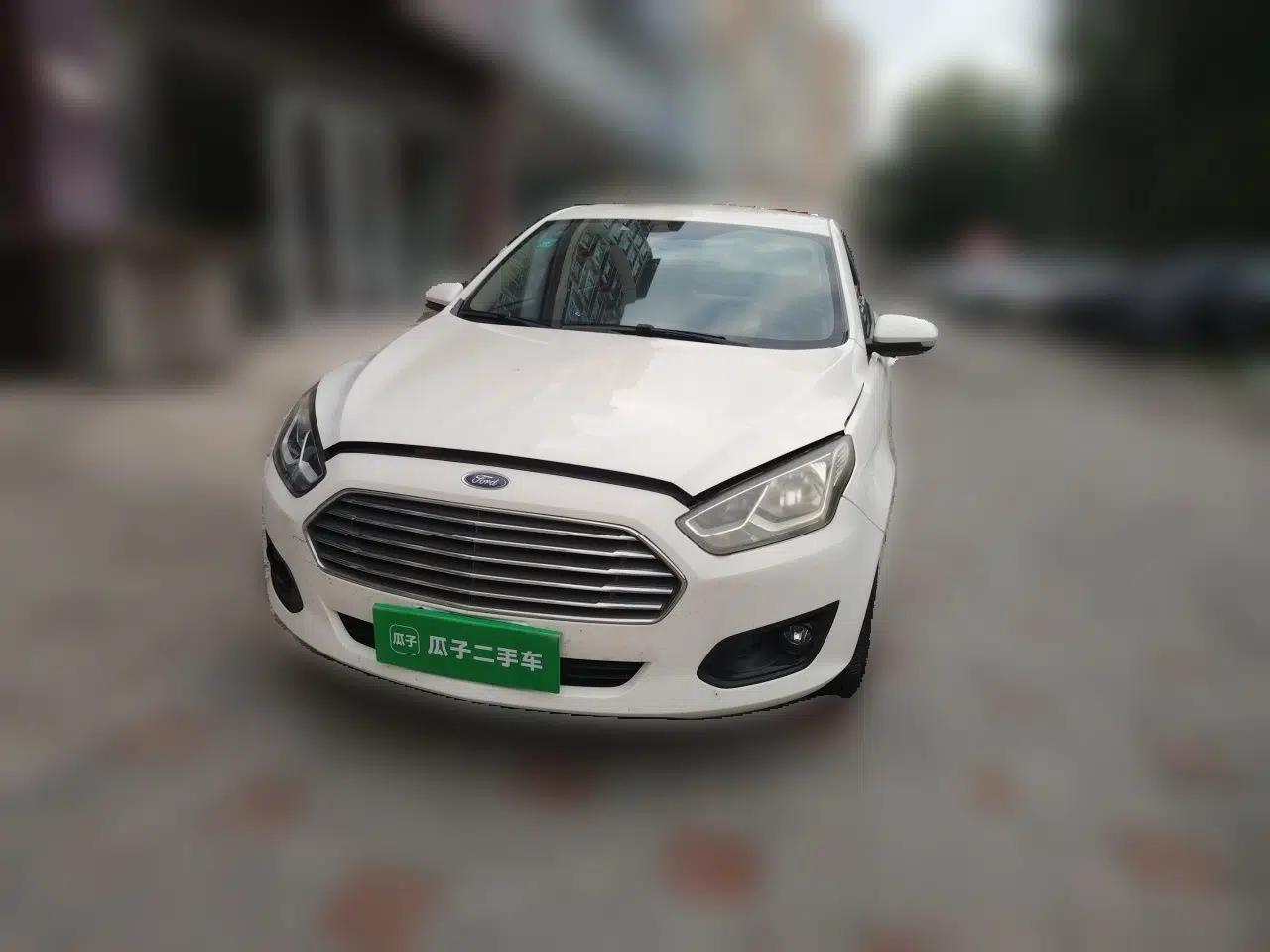 Ford Escort 2015 1.5L Manual Comfort Model — миниатюра 2