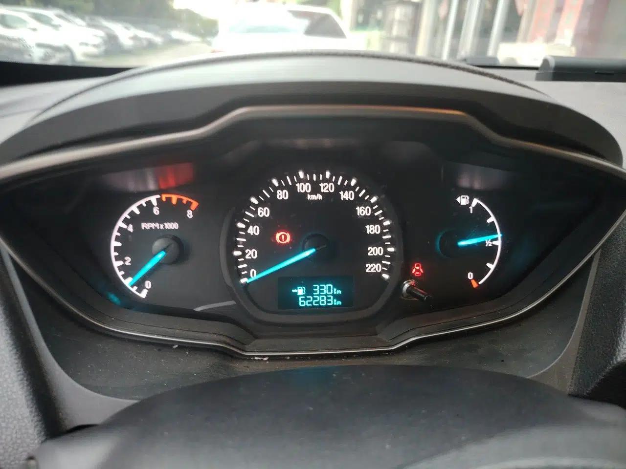 Ford Escort 2015 1.5L Manual Comfort Model — миниатюра 11