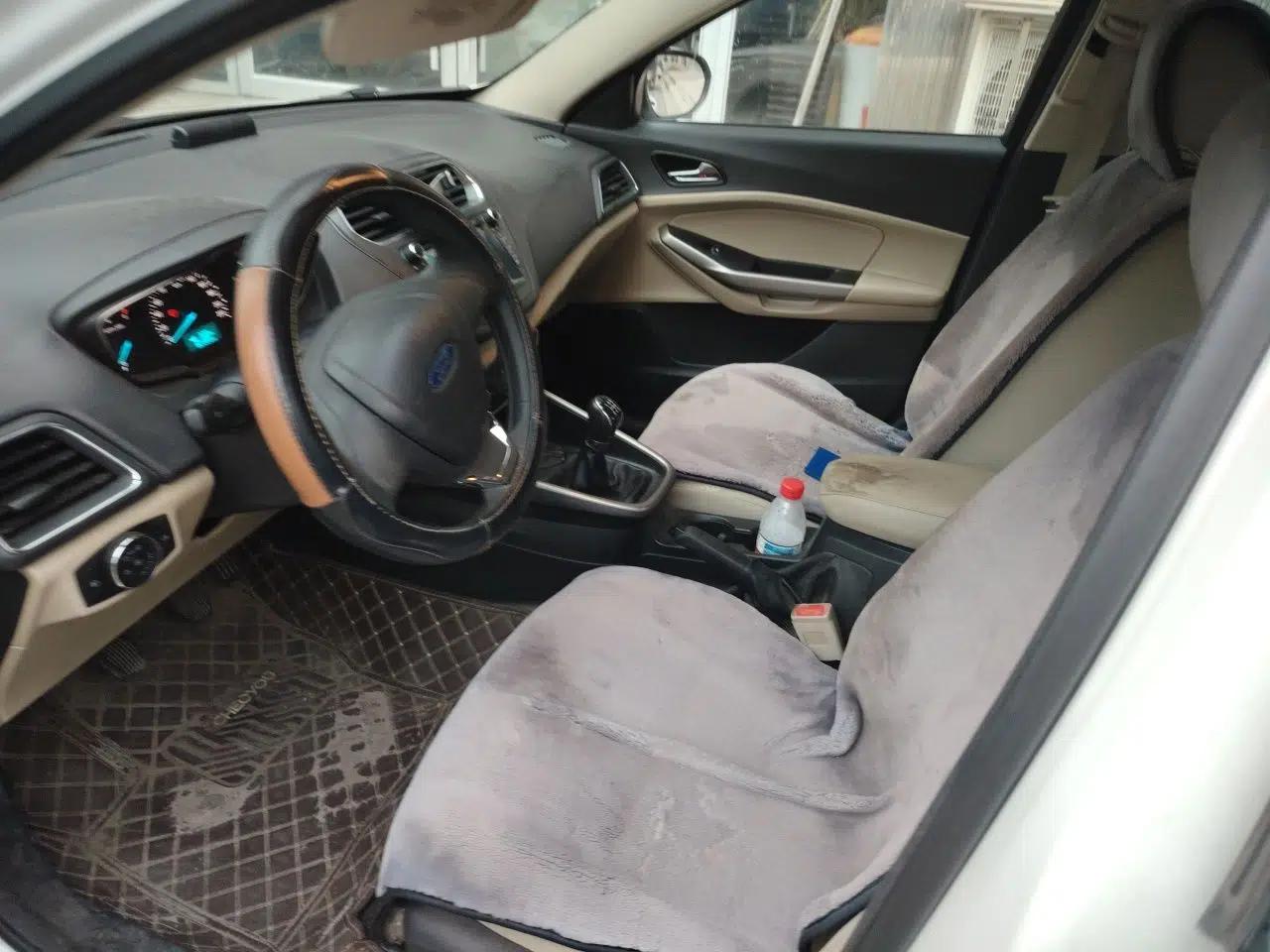 Ford Escort 2015 1.5L Manual Comfort Model — миниатюра 15