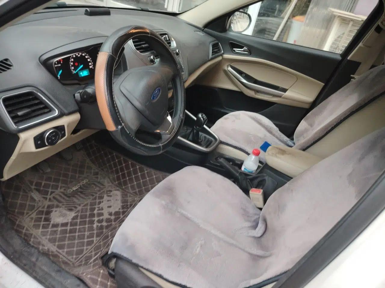 Ford Escort 2015 1.5L Manual Comfort Model — миниатюра 16