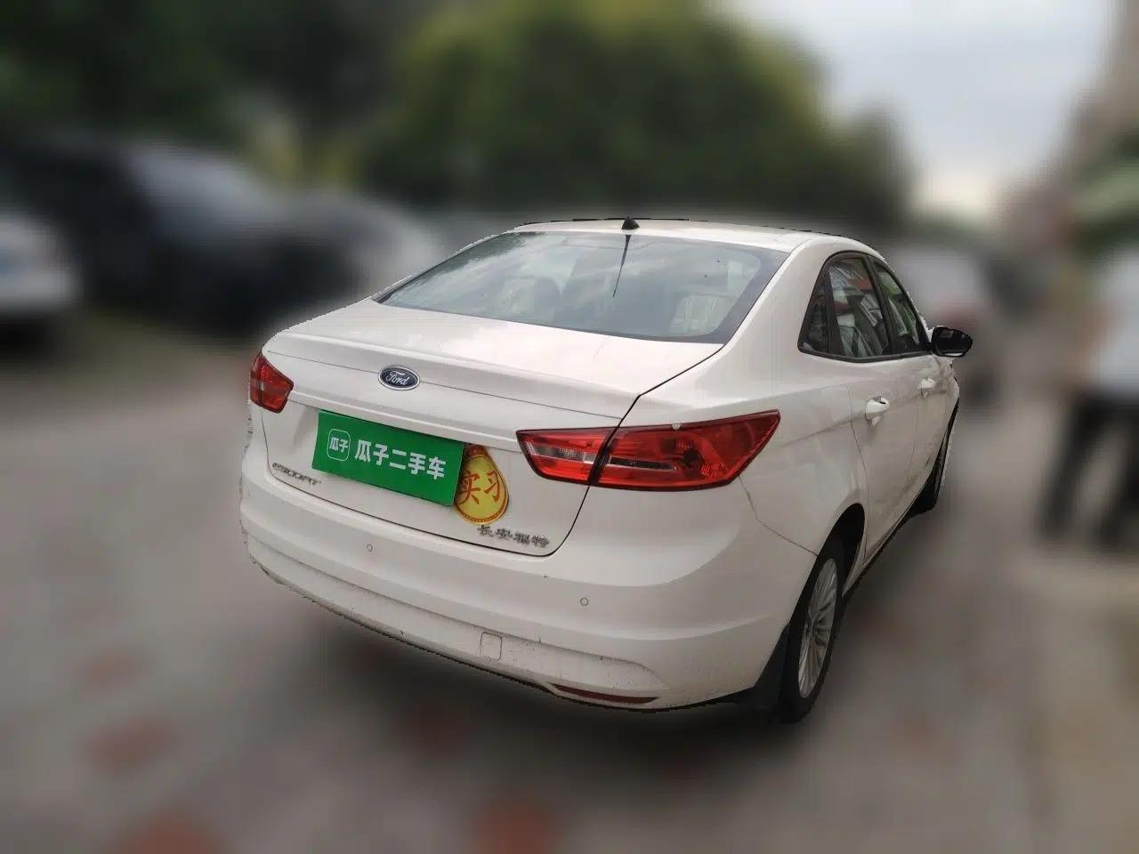 Ford Escort 2015 1.5L Manual Comfort Model — миниатюра 6