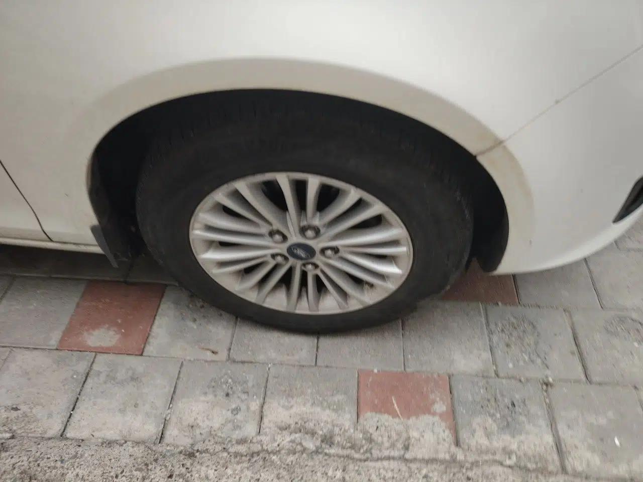 Ford Escort 2015 1.5L Manual Comfort Model — миниатюра 8