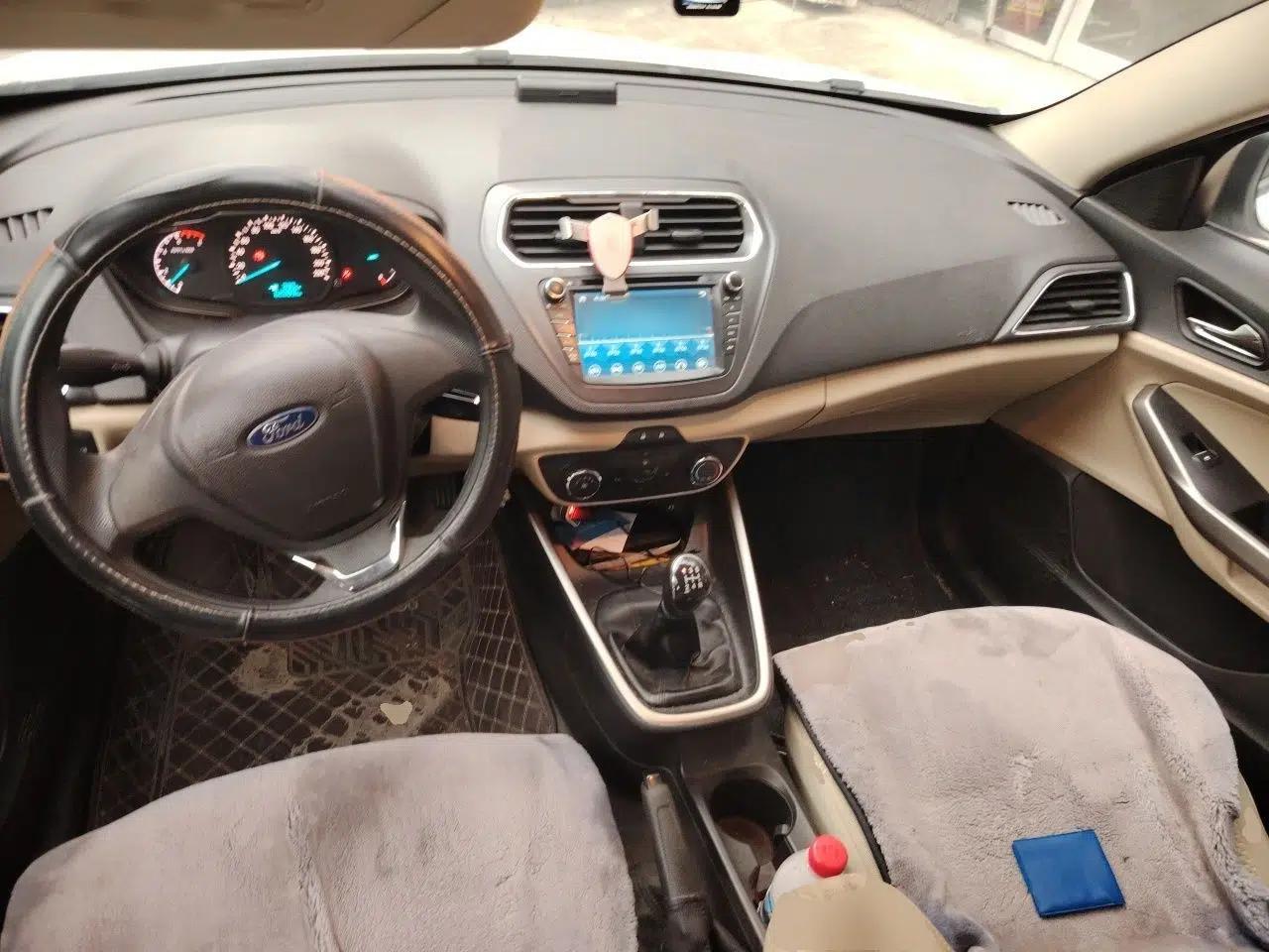 Ford Escort 2015 1.5L Manual Comfort Model — миниатюра 9