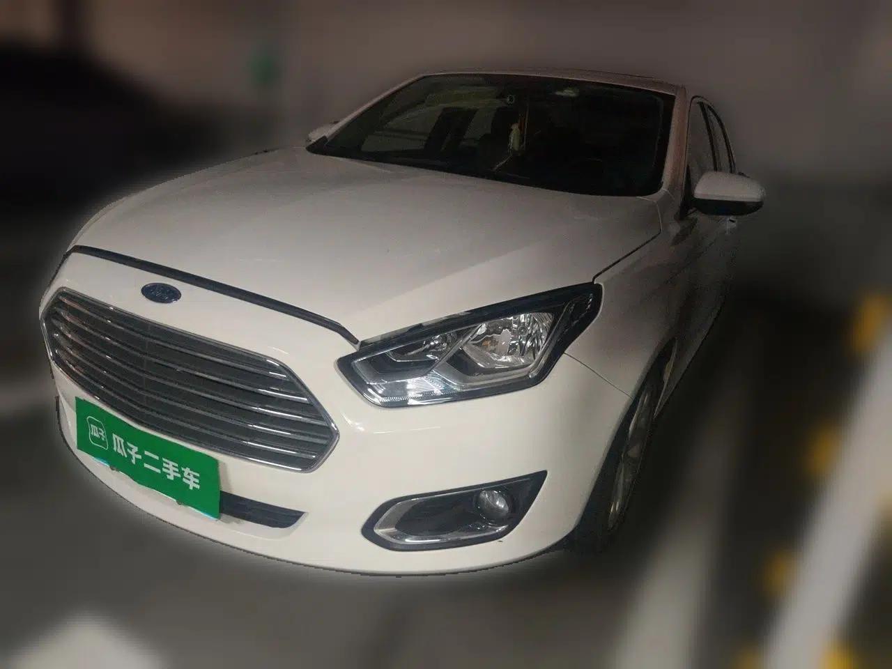 Ford Escort 2015 1.5L Automatic Fashion Model — миниатюра 1