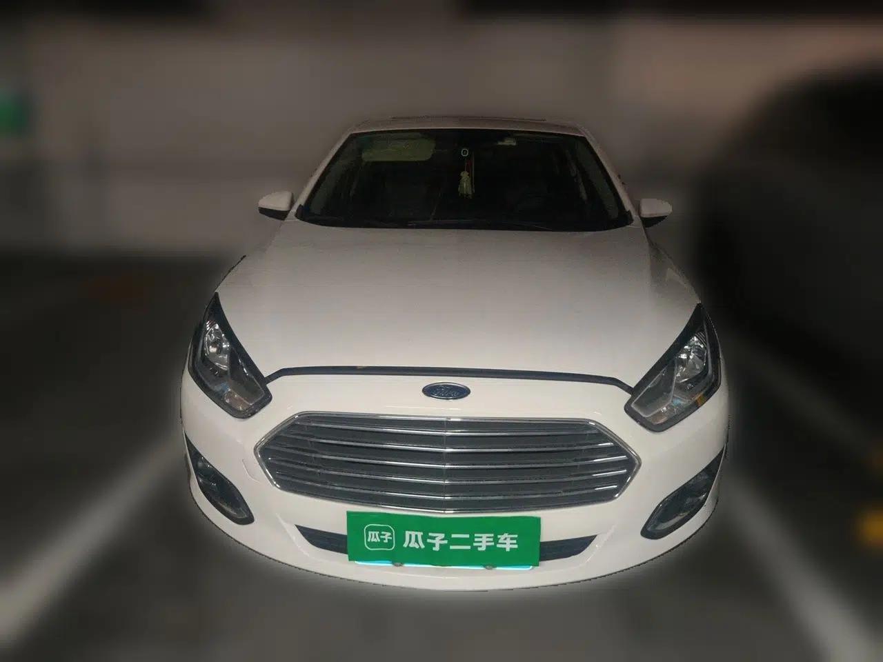 Ford Escort 2015 1.5L Automatic Fashion Model — миниатюра 2
