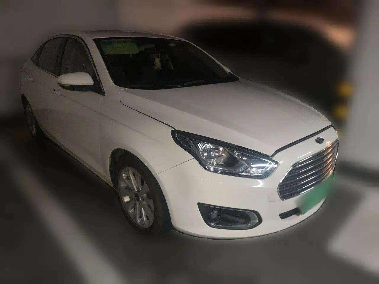 Ford Escort 2015 1.5L Automatic Fashion Model — миниатюра 3