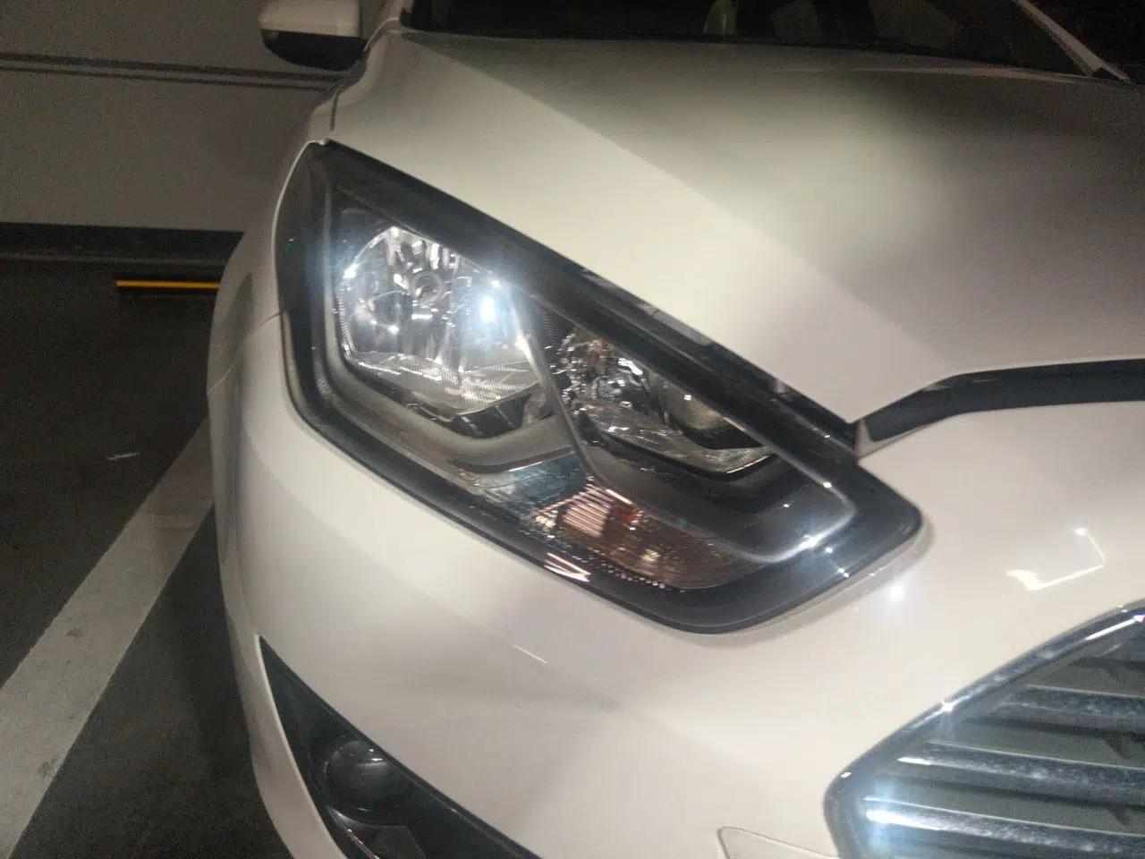 Ford Escort 2015 1.5L Automatic Fashion Model — миниатюра 7