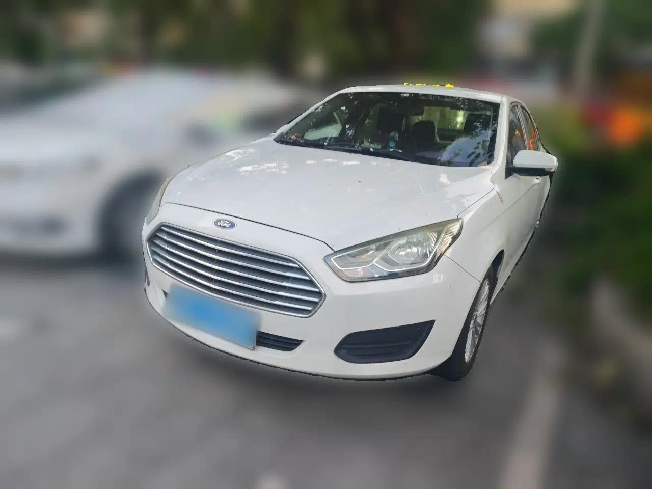 Ford Escort 2017 1.5L Automatic Comfort Model — миниатюра 1