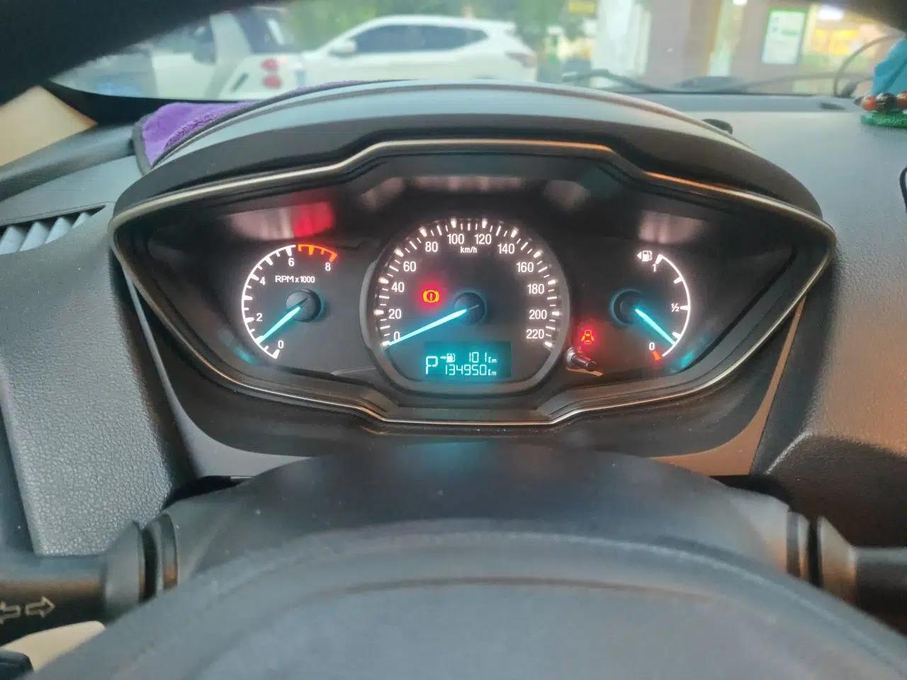 Ford Escort 2017 1.5L Automatic Comfort Model — миниатюра 11