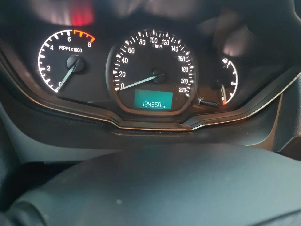 Ford Escort 2017 1.5L Automatic Comfort Model — миниатюра 12
