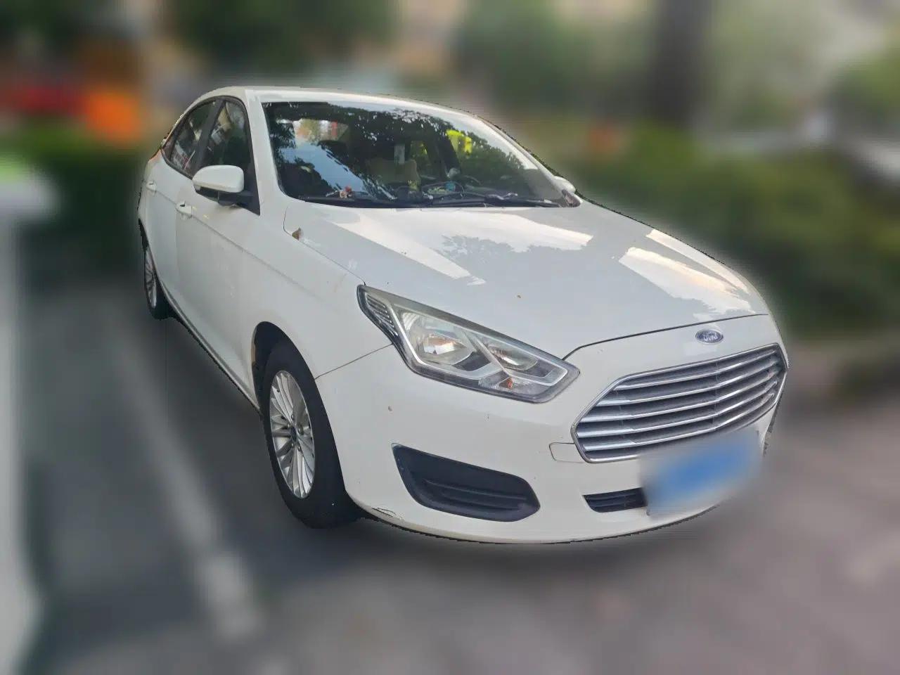 Ford Escort 2017 1.5L Automatic Comfort Model — миниатюра 3