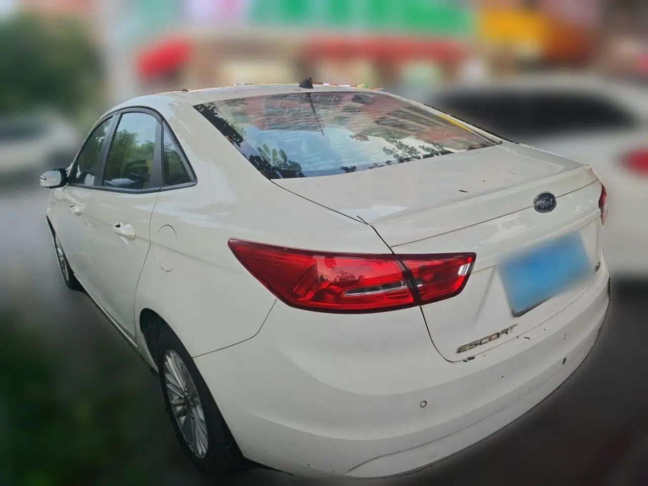Ford Escort 2017 1.5L Automatic Comfort Model — миниатюра 4
