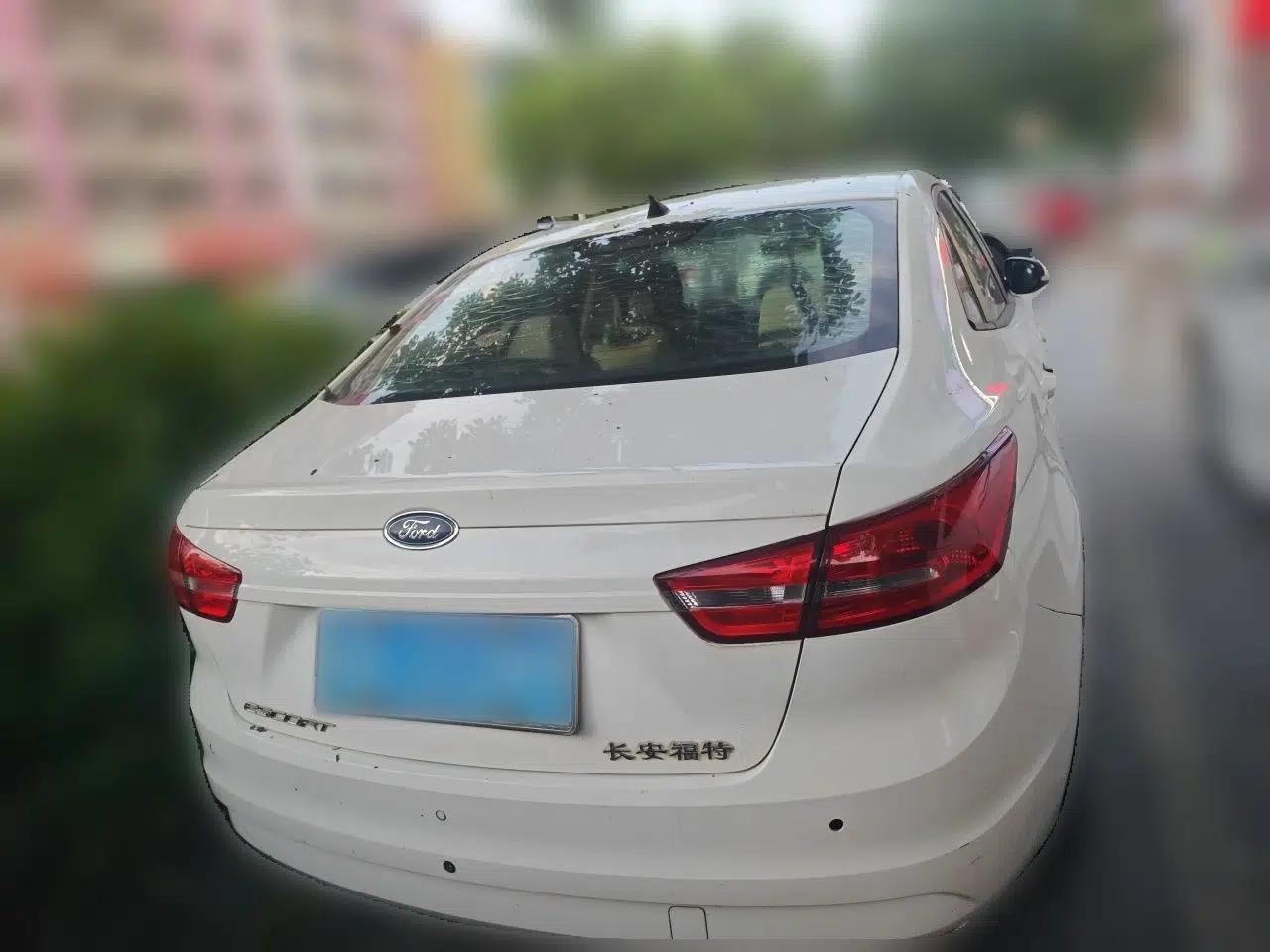 Ford Escort 2017 1.5L Automatic Comfort Model — миниатюра 5
