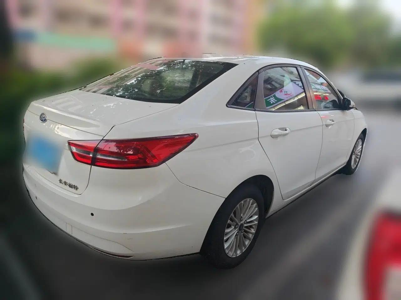 Ford Escort 2017 1.5L Automatic Comfort Model — миниатюра 6
