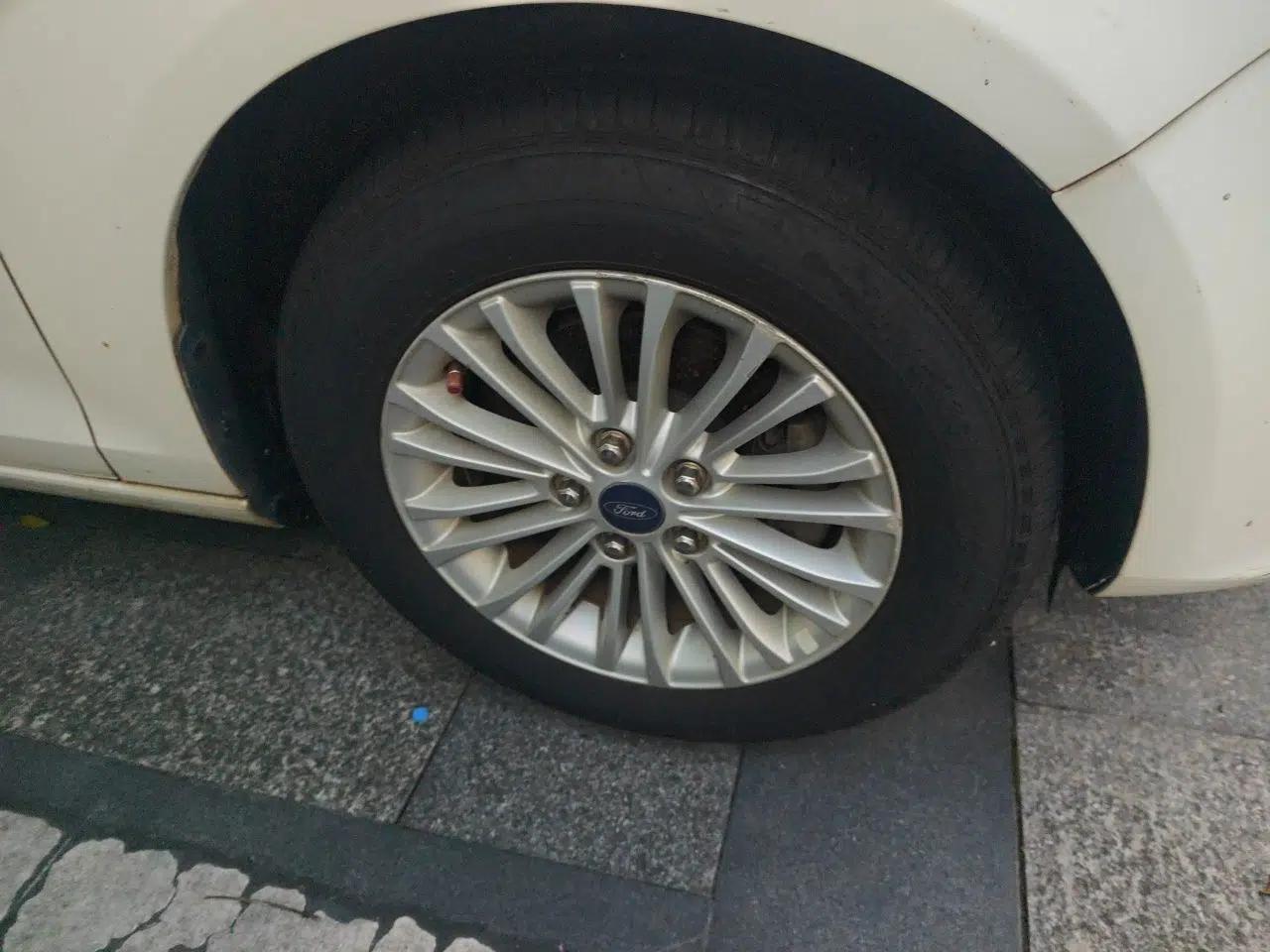 Ford Escort 2017 1.5L Automatic Comfort Model — миниатюра 8