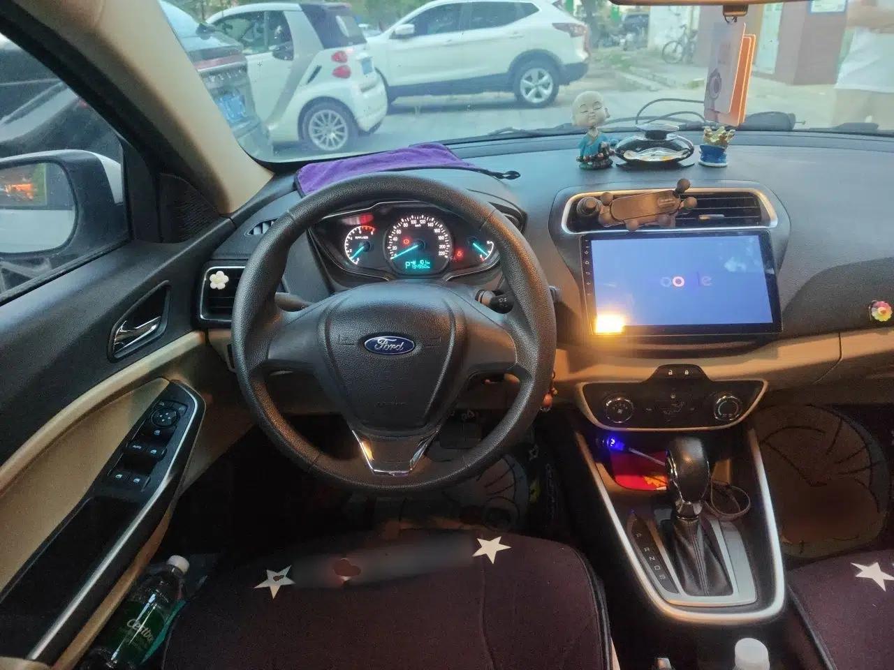 Ford Escort 2017 1.5L Automatic Comfort Model — миниатюра 10