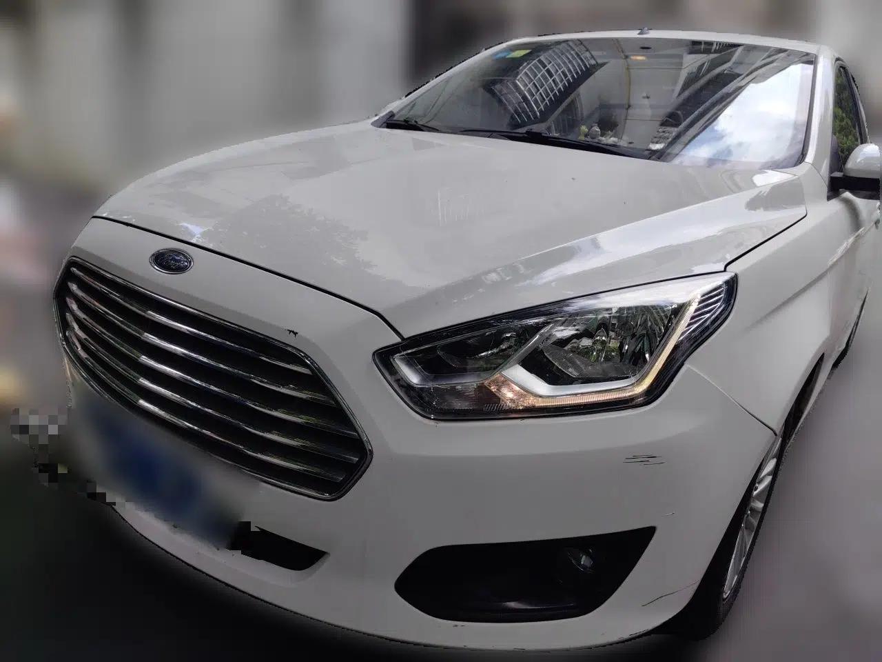 Ford Escort 2015 1.5L Automatic Comfort Edition — миниатюра 1