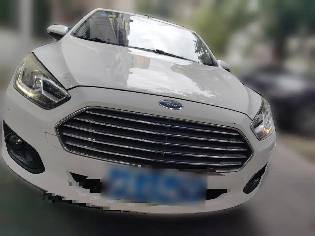 Ford Escort 2015 1.5L Automatic Comfort Edition — миниатюра 2