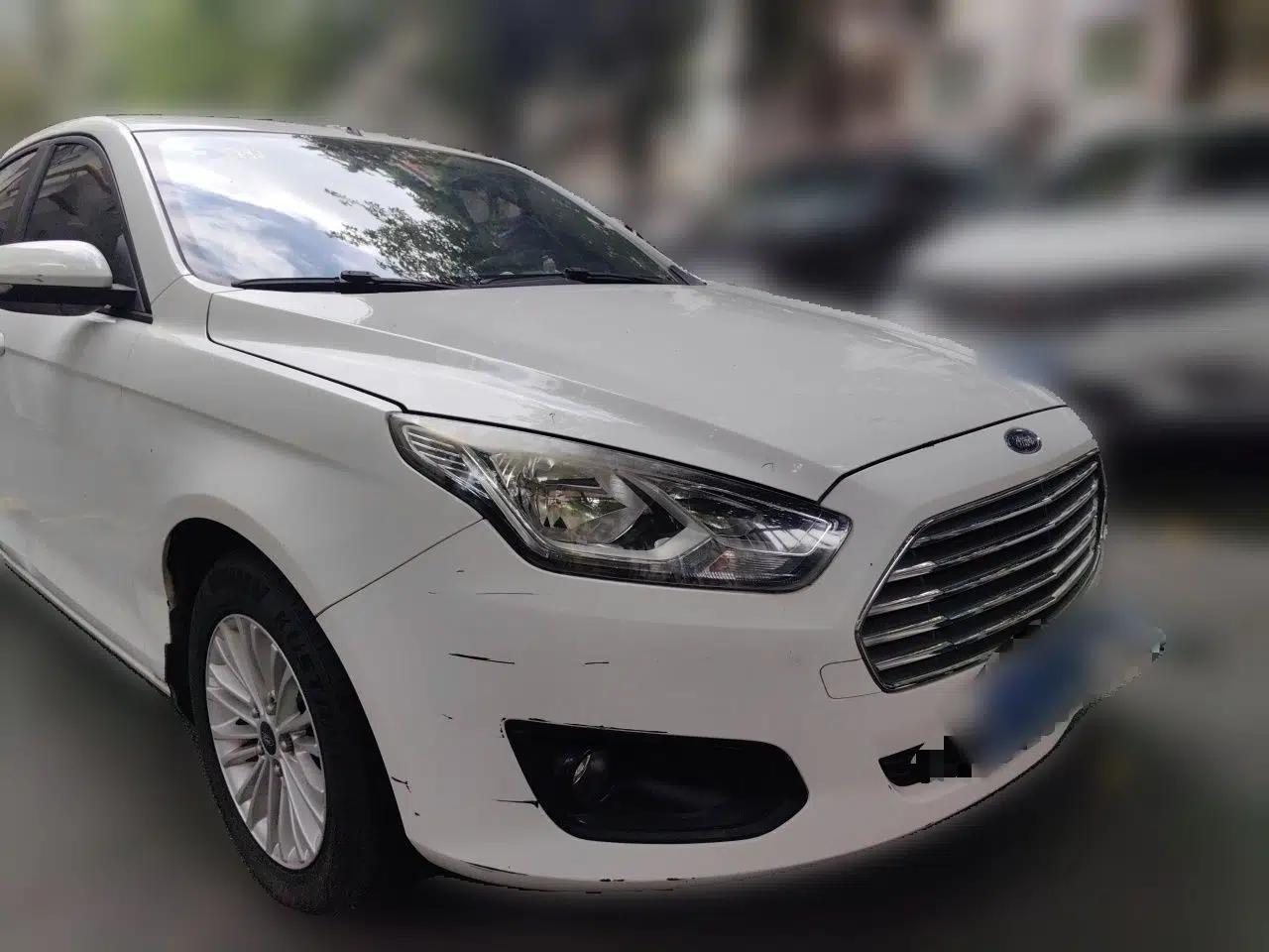 Ford Escort 2015 1.5L Automatic Comfort Edition — миниатюра 3