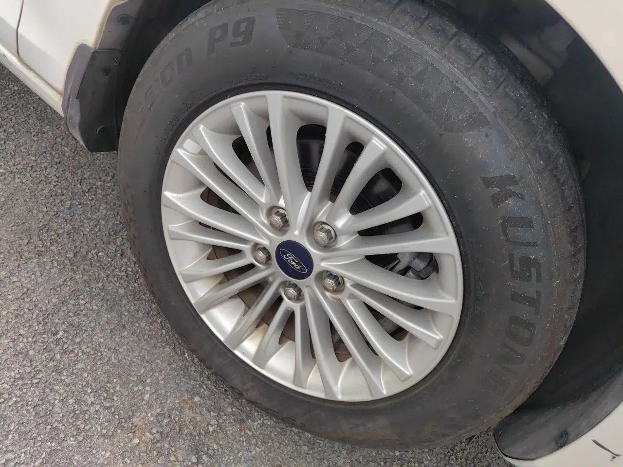 Ford Escort 2015 1.5L Automatic Comfort Edition — миниатюра 8
