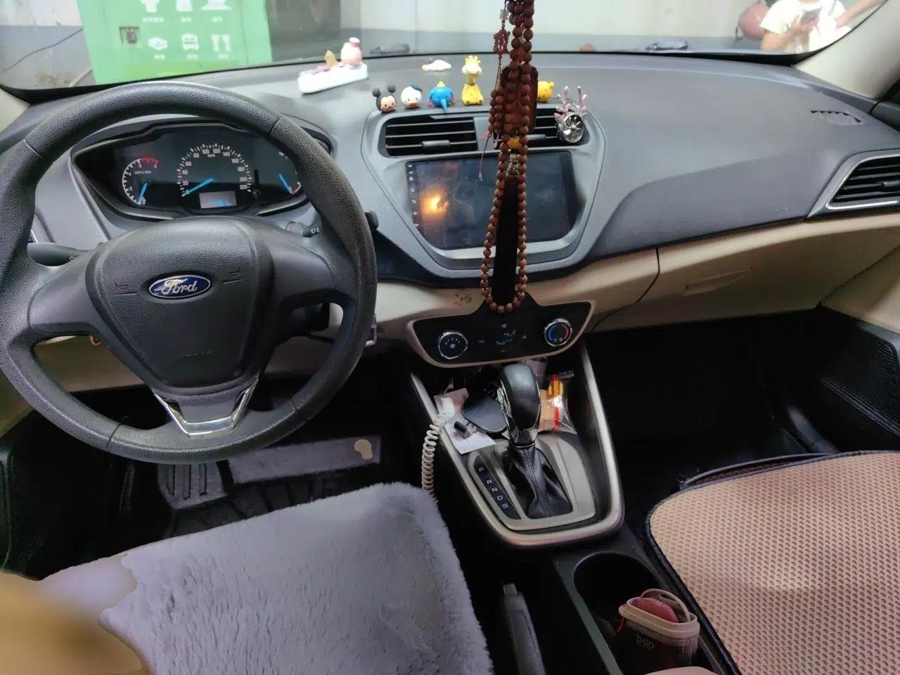 Ford Escort 2015 1.5L Automatic Comfort Edition — миниатюра 9