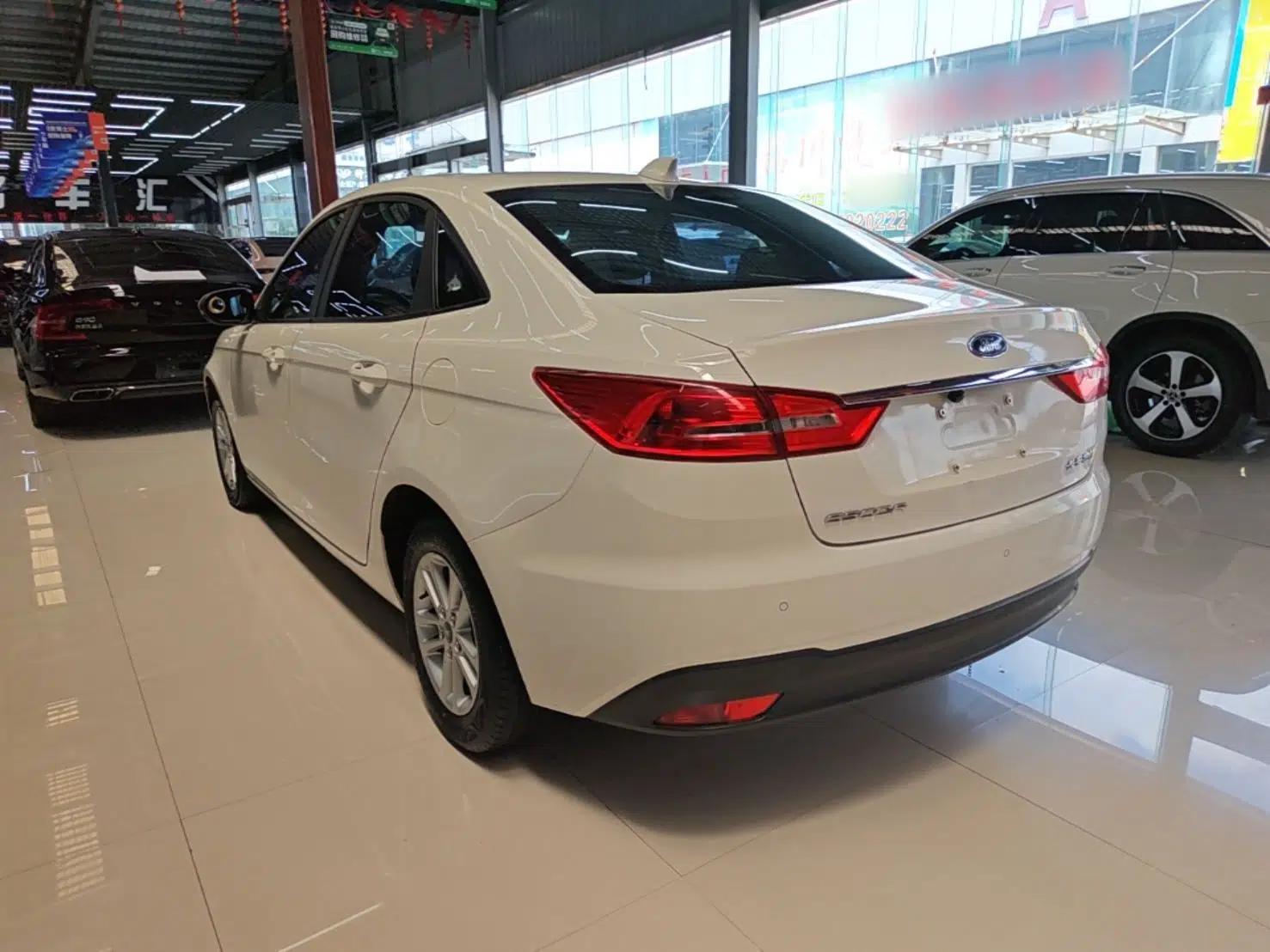 Ford Escort 2019 Revised Version 1.5L Manual Quality Enjoyment Type China VI Standard — миниатюра 4