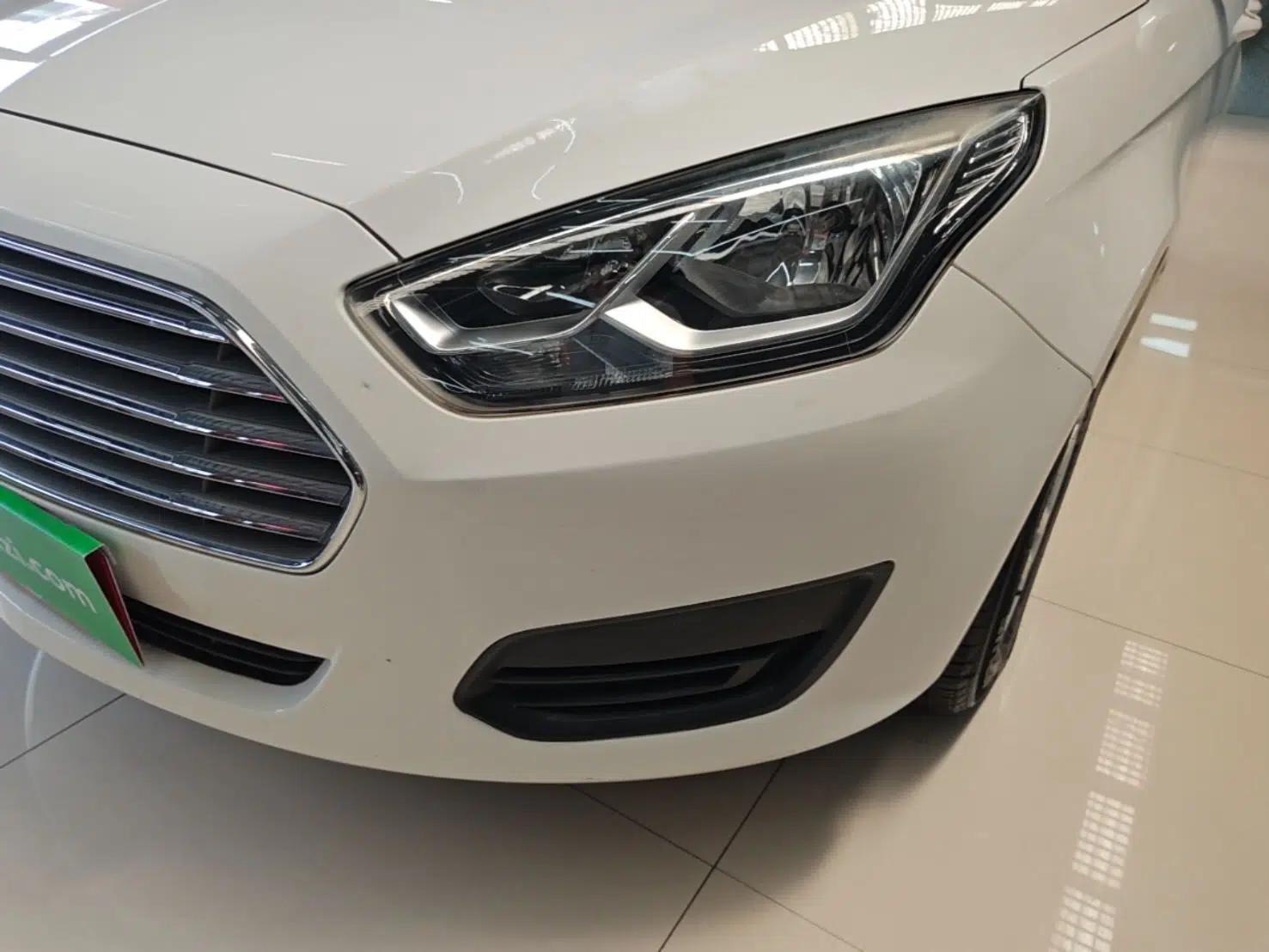Ford Escort 2019 Revised Version 1.5L Manual Quality Enjoyment Type China VI Standard — миниатюра 8