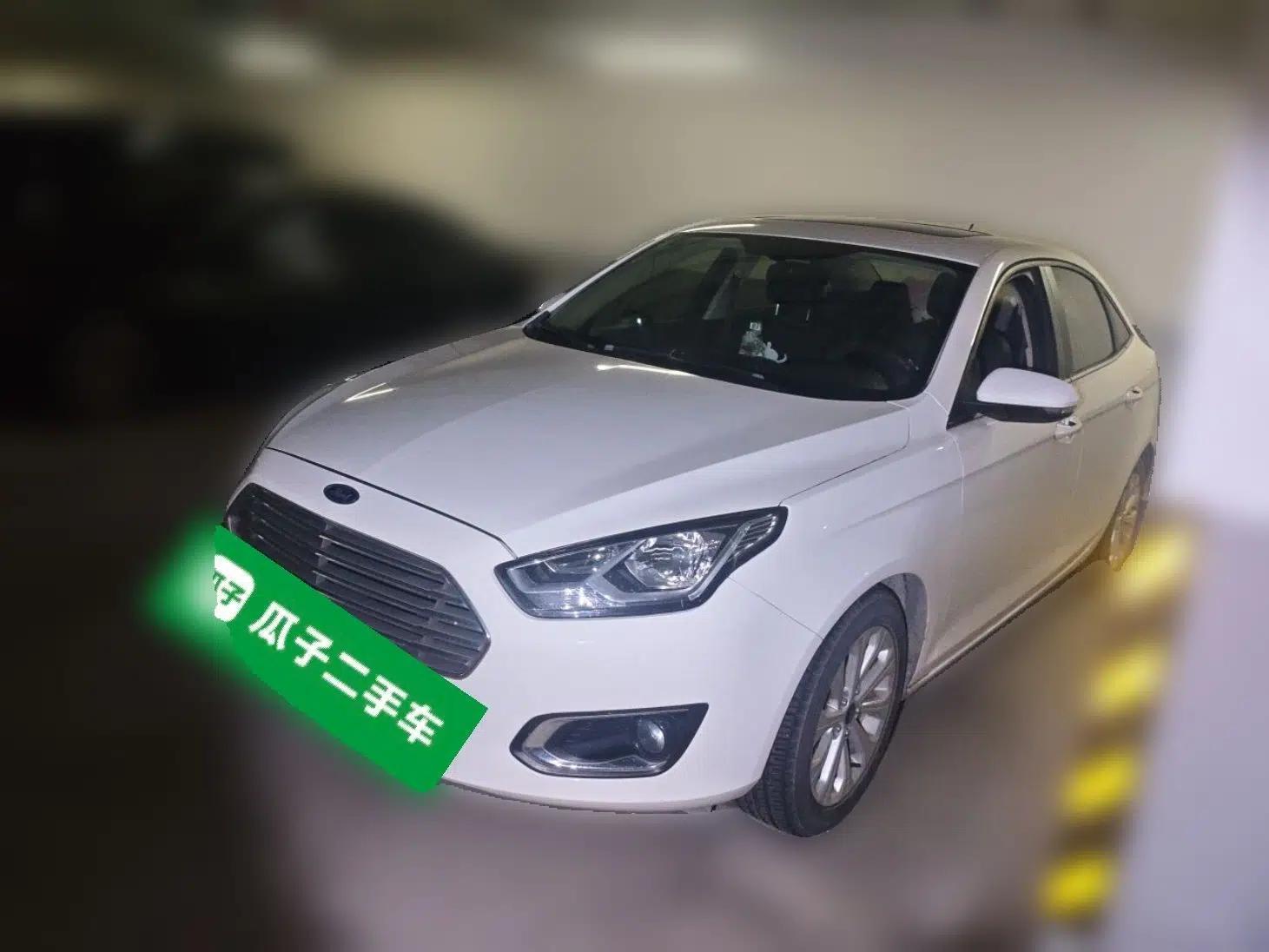 Ford Escort 2015 1.5L Automatic Fashion Model — миниатюра 1