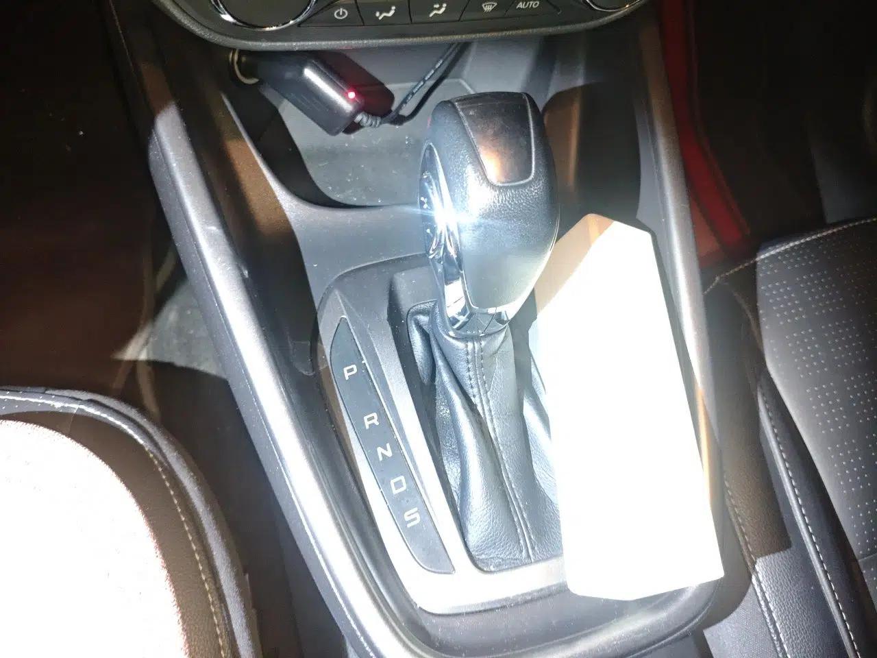Ford Escort 2015 1.5L Automatic Fashion Model — миниатюра 11