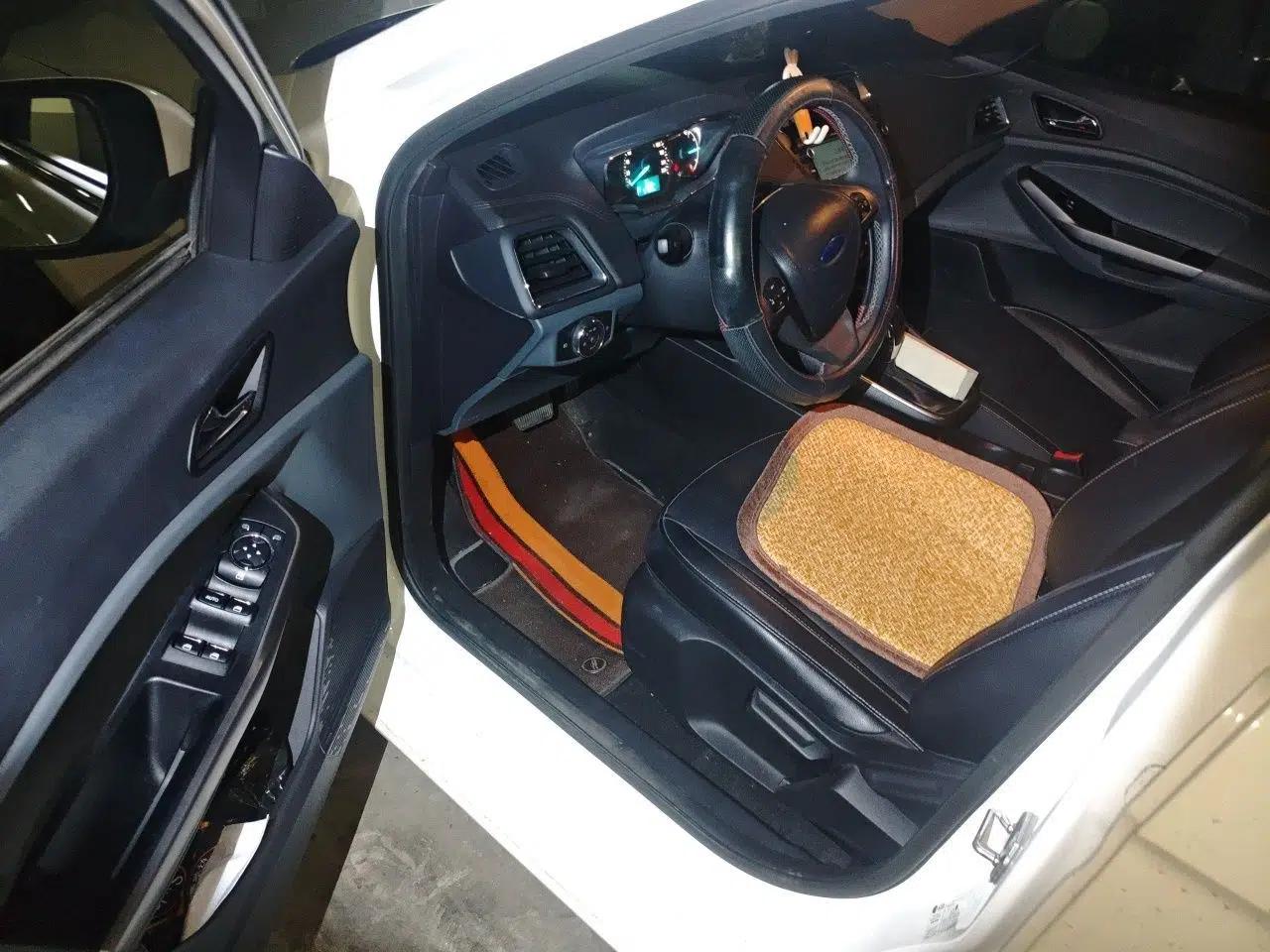 Ford Escort 2015 1.5L Automatic Fashion Model — миниатюра 13