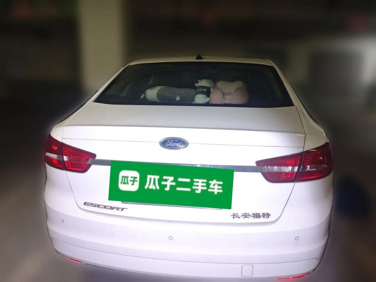 Ford Escort 2015 1.5L Automatic Fashion Model — миниатюра 3