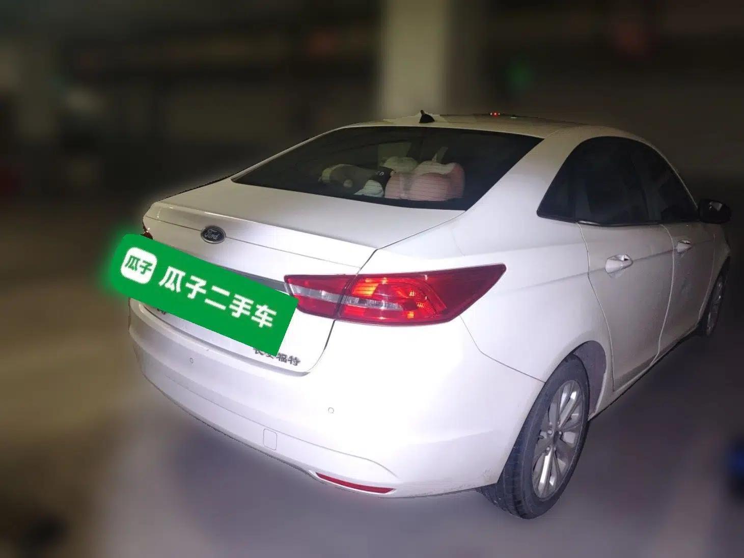 Ford Escort 2015 1.5L Automatic Fashion Model — миниатюра 4