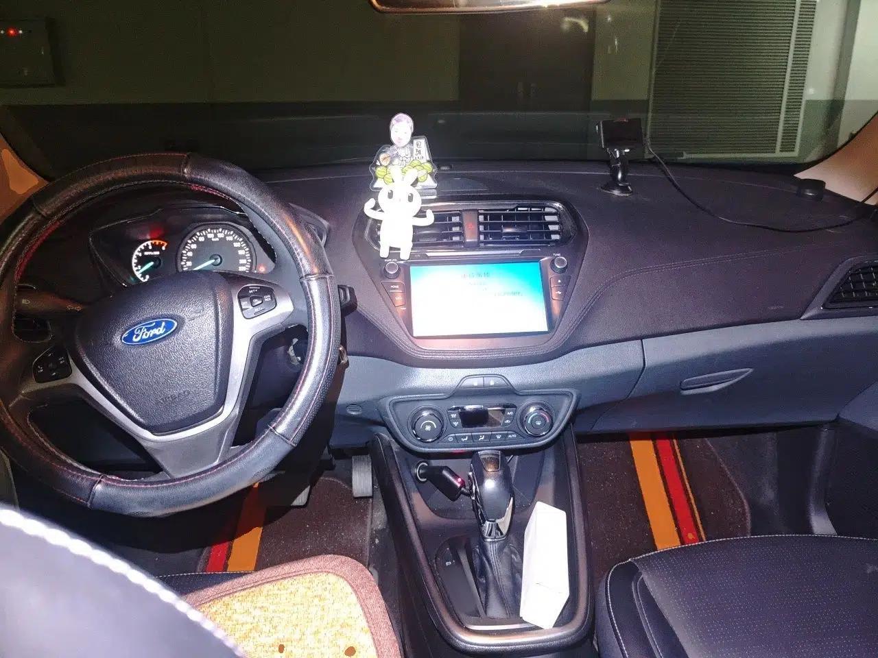 Ford Escort 2015 1.5L Automatic Fashion Model — миниатюра 6