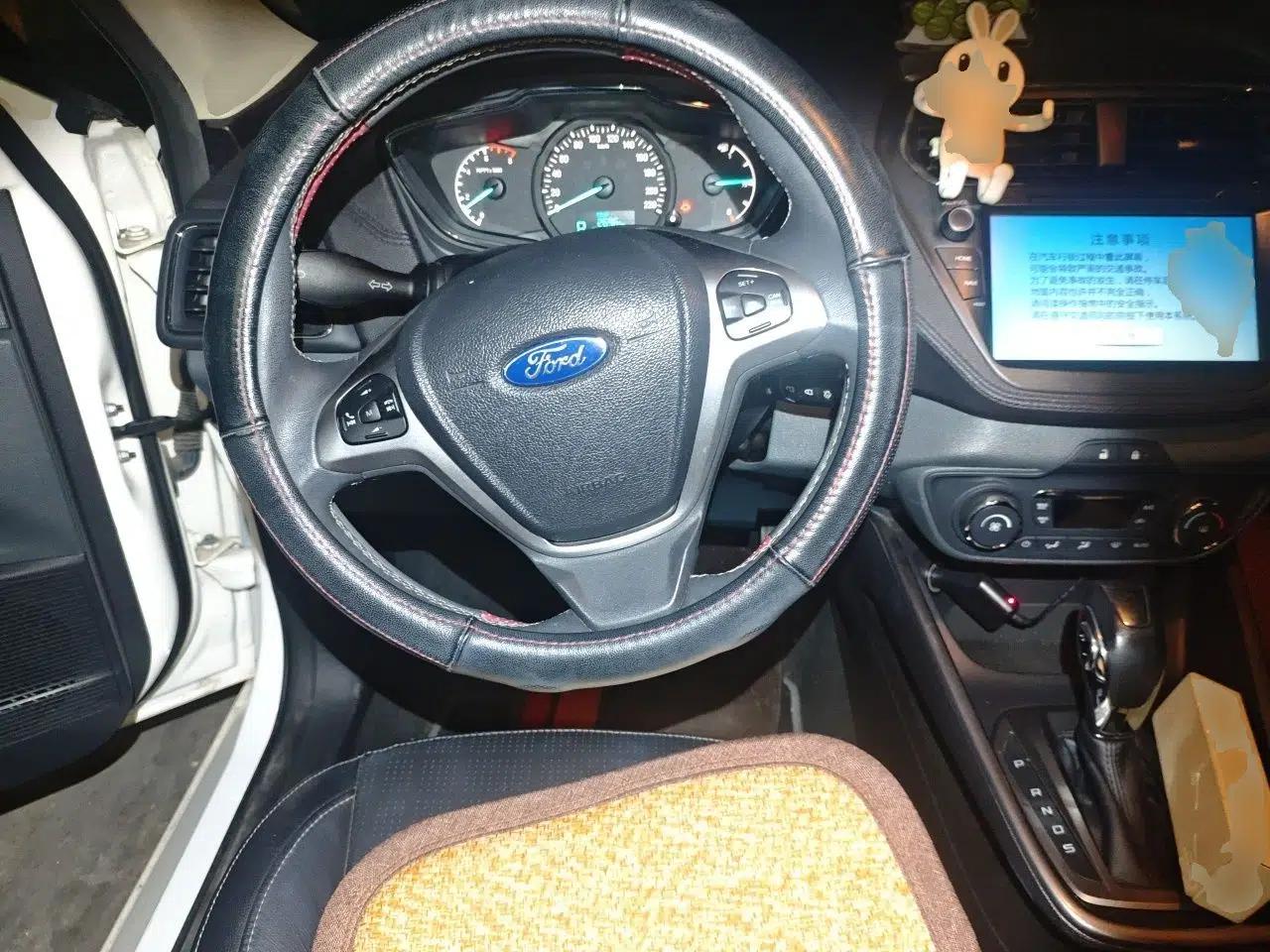 Ford Escort 2015 1.5L Automatic Fashion Model — миниатюра 7