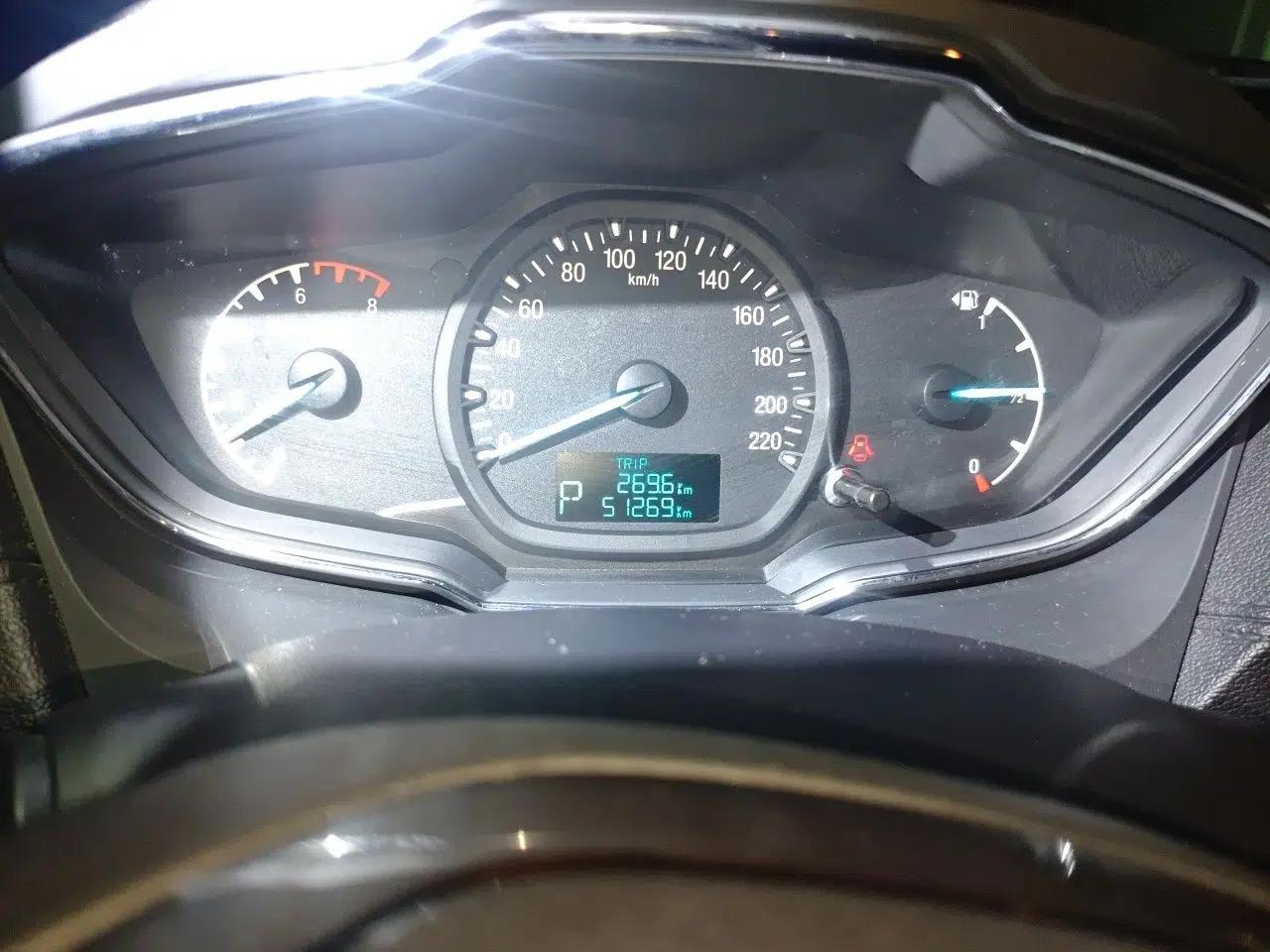 Ford Escort 2015 1.5L Automatic Fashion Model — миниатюра 8