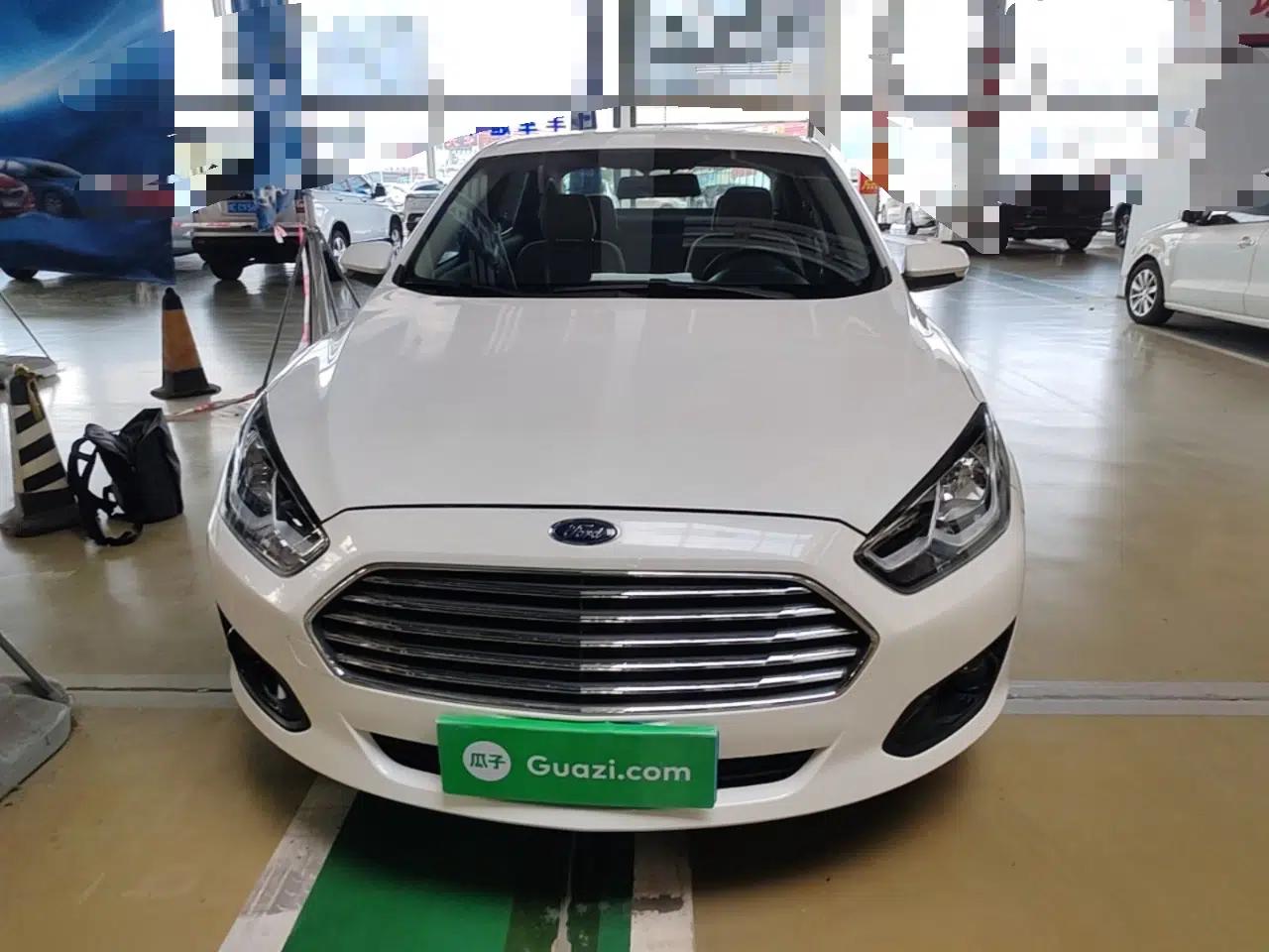 Ford Escort 2015 1.5L Automatic Comfort Edition — миниатюра 2
