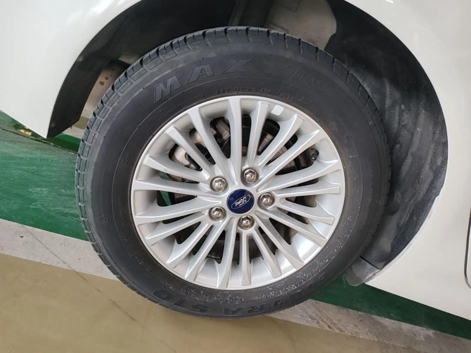 Ford Escort 2015 1.5L Automatic Comfort Edition — миниатюра 11