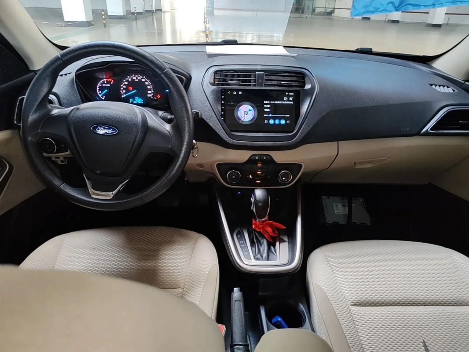 Ford Escort 2015 1.5L Automatic Comfort Edition — миниатюра 17