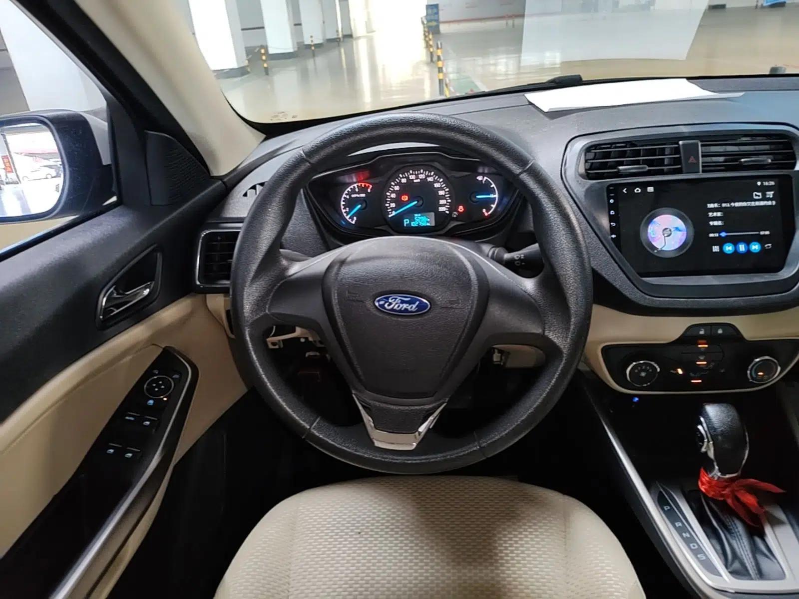 Ford Escort 2015 1.5L Automatic Comfort Edition — миниатюра 18