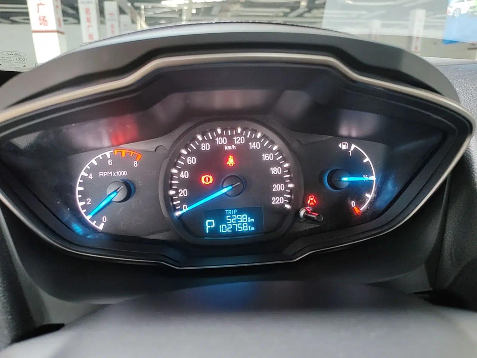 Ford Escort 2015 1.5L Automatic Comfort Edition — миниатюра 19