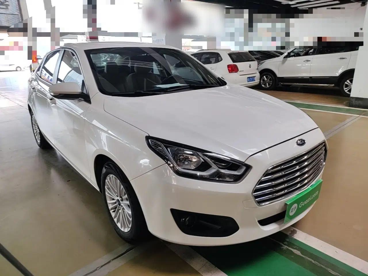Ford Escort 2015 1.5L Automatic Comfort Edition — миниатюра 3
