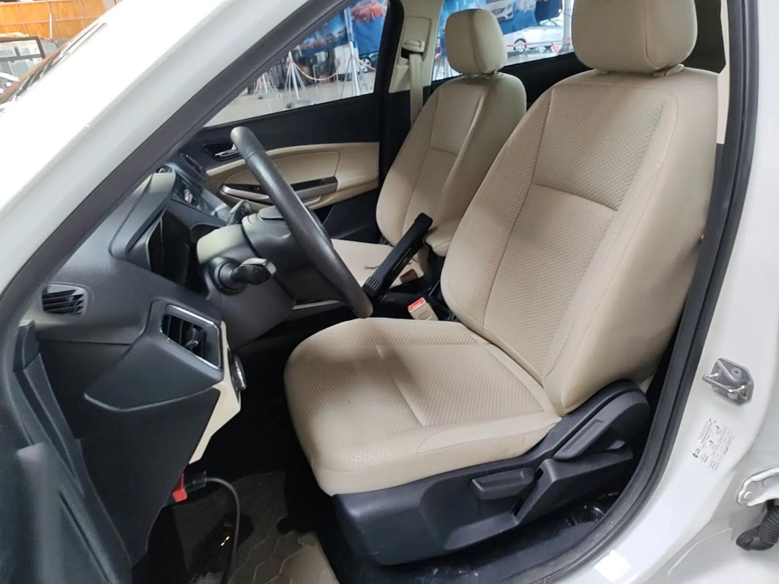 Ford Escort 2015 1.5L Automatic Comfort Edition — миниатюра 22